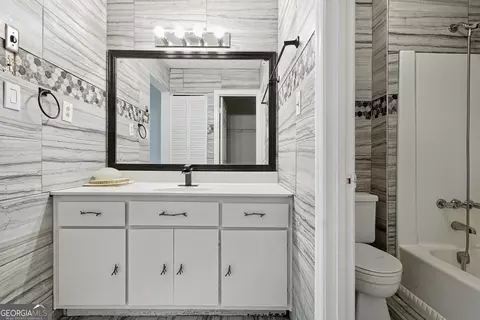 Bath - 5683 Cape Cod Ln, Lithonia, GA 30038 photo 2 of 3