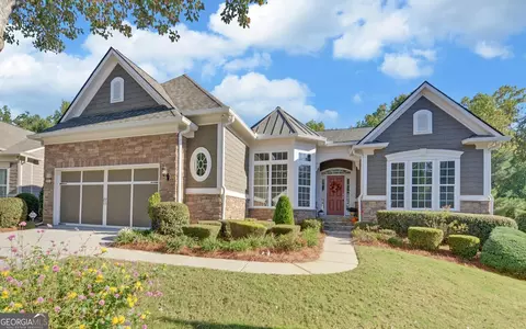 6537 Autumn Crest Ln, Hoschton, GA 30548