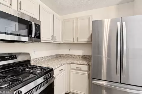 Kitchen - 11657 Flemming Ct, Hampton, GA 30228 photo 2 of 3