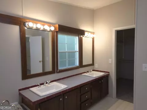 Bath - 481 Ash Loop Rd, Blue Ridge, GA 30513 photo 3 of 3