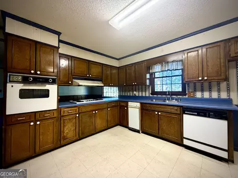 Kitchen - 511 Brookdale Dr, Dublin, GA 31021 photo 1 of 5