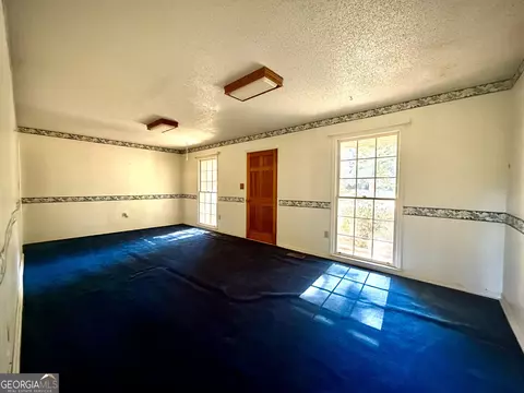 Living - 511 Brookdale Dr, Dublin, GA 31021 photo 2 of 10