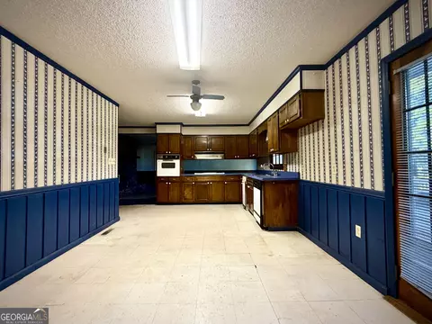 Kitchen - 511 Brookdale Dr, Dublin, GA 31021 photo 4 of 5