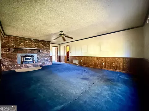 Living - 511 Brookdale Dr, Dublin, GA 31021 photo 3 of 10