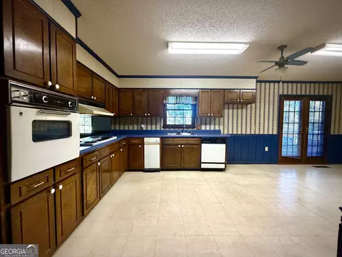 Kitchen - 511 Brookdale Dr, Dublin, GA 31021 photo 3 of 5