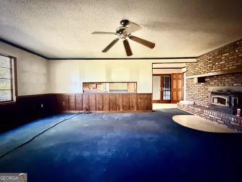 Living - 511 Brookdale Dr, Dublin, GA 31021 photo 5 of 10