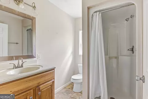 Bath - 6668 Belton Bridge Rd, Lula, GA 30554 photo 2 of 2