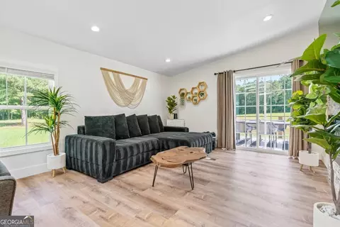 Living - 163 Leonard Rd, Lagrange, GA 30241 photo 3 of 3