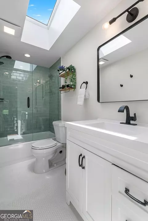 Bath - 163 Leonard Rd, Lagrange, GA 30241 photo 2 of 2
