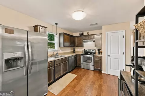 Kitchen - 408 Mossy Ln, Gray, GA 31032 photo 2 of 2