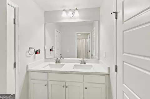 Bath - 709 Springhill Dr, Gray, GA 31032 photo 3 of 5
