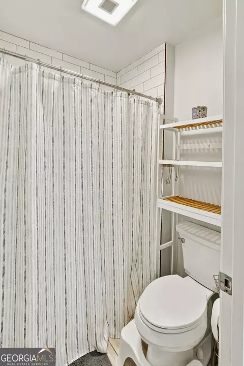 Bath - 709 Springhill Dr, Gray, GA 31032 photo 4 of 5