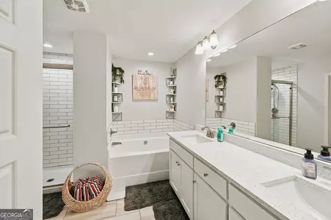 Bath - 709 Springhill Dr, Gray, GA 31032 photo 1 of 5