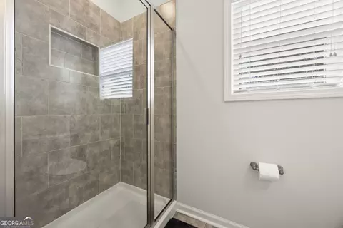 Bath - 388 Sunset Dr, Statham, GA 30666 photo 2 of 6