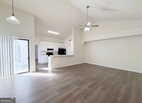 Living - 99 Brookhaven Cir, Warner Robins, GA 31093 photo 1 of 4