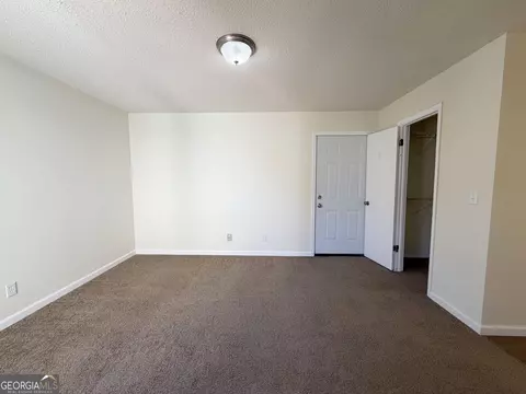 Living - 99 Brookhaven Cir, Warner Robins, GA 31093 photo 2 of 4