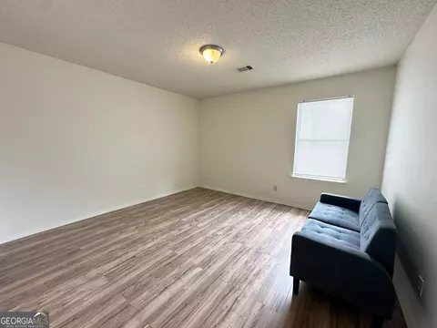 Living - 99 Brookhaven Cir, Warner Robins, GA 31093 photo 4 of 4
