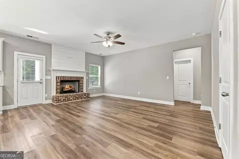 Living - 1604 English Rd, Forsyth, GA 31029 photo 2 of 3