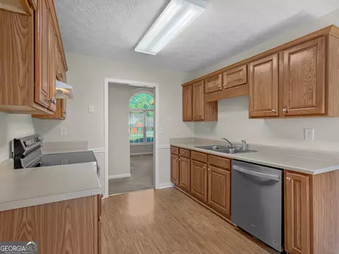 Kitchen - 120 Post Oak Dr, Jackson, GA 30233 photo 2 of 3