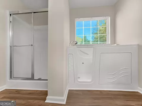Bath - 120 Post Oak Dr, Jackson, GA 30233 photo 2 of 3