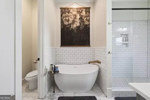 Bath - 802 Bacon St, Madison, GA 30650 photo 2 of 4