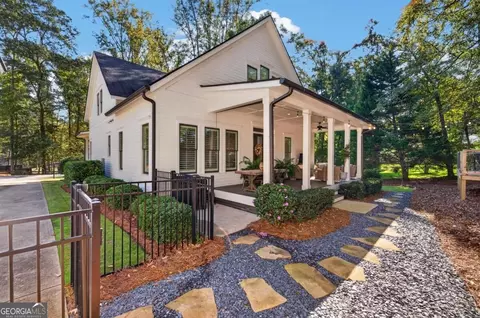 Exterior - 802 Bacon St, Madison, GA 30650 photo 10 of 14