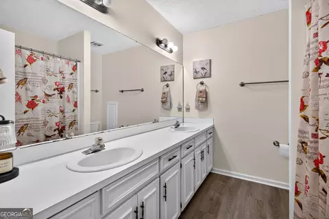 Bath - 109 Oakdale Dr, Lagrange, GA 30240 photo 3 of 5