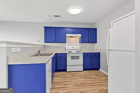 Kitchen - 1459 April Ln, Morrow, GA 30260 photo 2 of 3