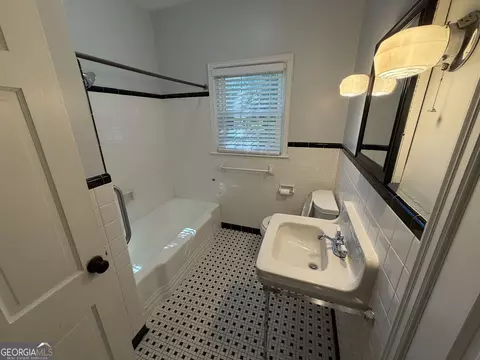 Bath - 102 Zenith St, Dublin, GA 31021 photo 1 of 1
