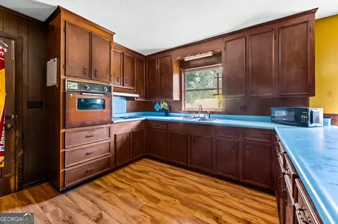 Kitchen - 219 Andrews Cir, Cairo, GA 39828 photo 3 of 3