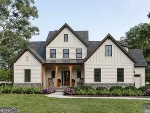 2628 Amberly Dr, Dunwoody, GA 30360