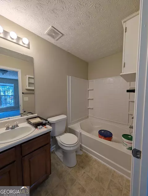 Bath - 2079 Grove Way, Hampton, GA 30228 photo 3 of 4