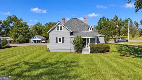 Exterior - 142 E Broad St, Uvalda, GA 30473 photo 2 of 2