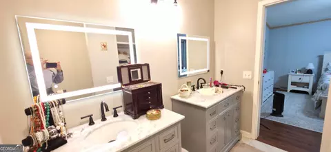 Bath - 15 Creekside Dr, Pendergrass, GA 30567 photo 2 of 3