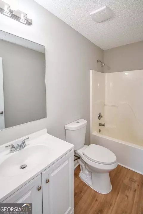 Bath - 1517 April Ln, Morrow, GA 30260 photo 1 of 2