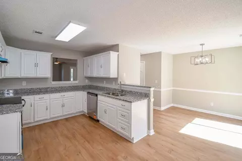 Kitchen - 1517 April Ln, Morrow, GA 30260 photo 3 of 3