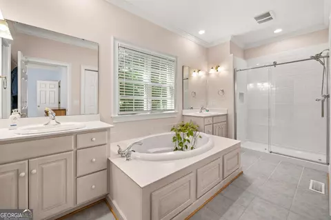 Bath - 284 Laurel Place Dr, Cornelia, GA 30531 photo 1 of 5