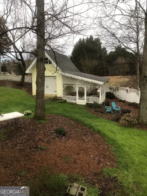 4095 Lake Dr, Loganville, GA 30052