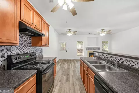 Kitchen - 11487 S Glen St, Hampton, GA 30228 photo 3 of 3