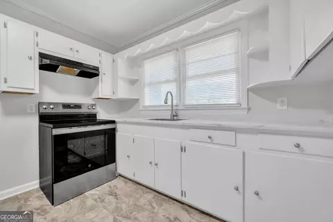 Kitchen - 317 E Broad St, Winder, GA 30680 photo 2 of 2