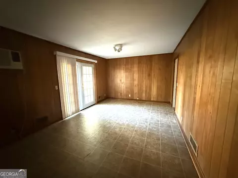 Living - 31 Camelia Rd, Rome, GA 30161 photo 2 of 3