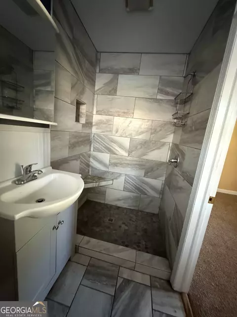 Bath - 31 Camelia Rd, Rome, GA 30161 photo 2 of 3