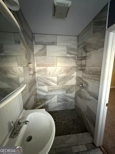 Bath - 31 Camelia Rd, Rome, GA 30161 photo 1 of 3