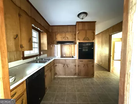 Kitchen - 31 Camelia Rd, Rome, GA 30161 photo 1 of 1