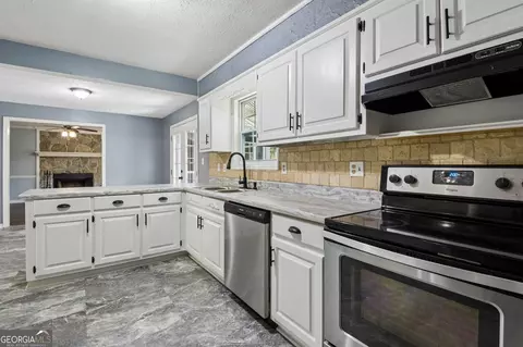 Kitchen - 224 Ryan Rd, Winder, GA 30680 photo 7 of 8