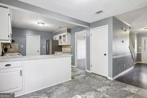 Entry Way - 224 Ryan Rd, Winder, GA 30680 photo 6 of 10