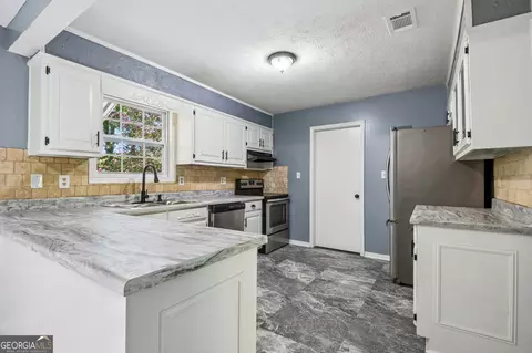 Kitchen - 224 Ryan Rd, Winder, GA 30680 photo 1 of 8