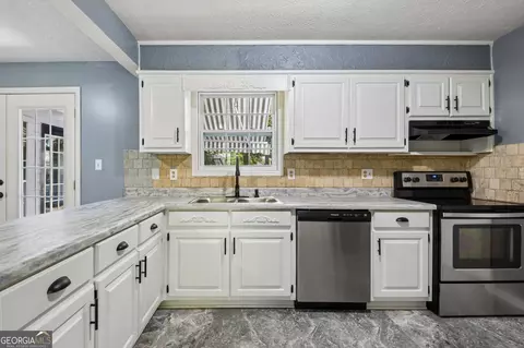 Kitchen - 224 Ryan Rd, Winder, GA 30680 photo 4 of 8