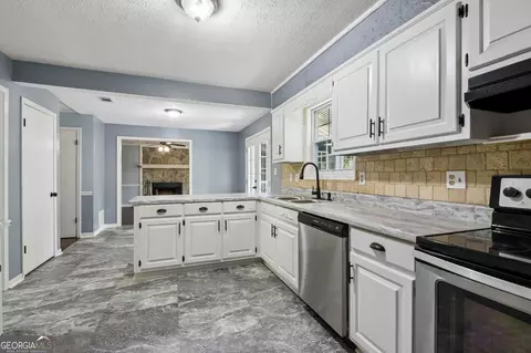 Kitchen - 224 Ryan Rd, Winder, GA 30680 photo 6 of 8