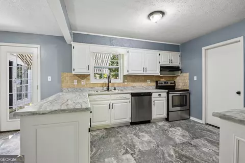 Kitchen - 224 Ryan Rd, Winder, GA 30680 photo 3 of 8